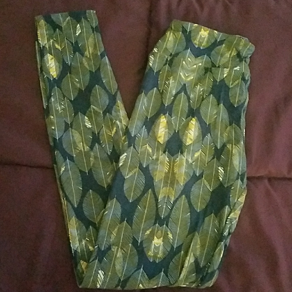 Feather print lularoe leggings